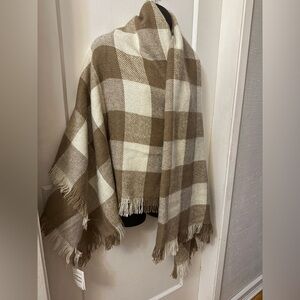 Cream and Tan Fringe Blanket Wrap w/Carry Strap Treasure & Bond